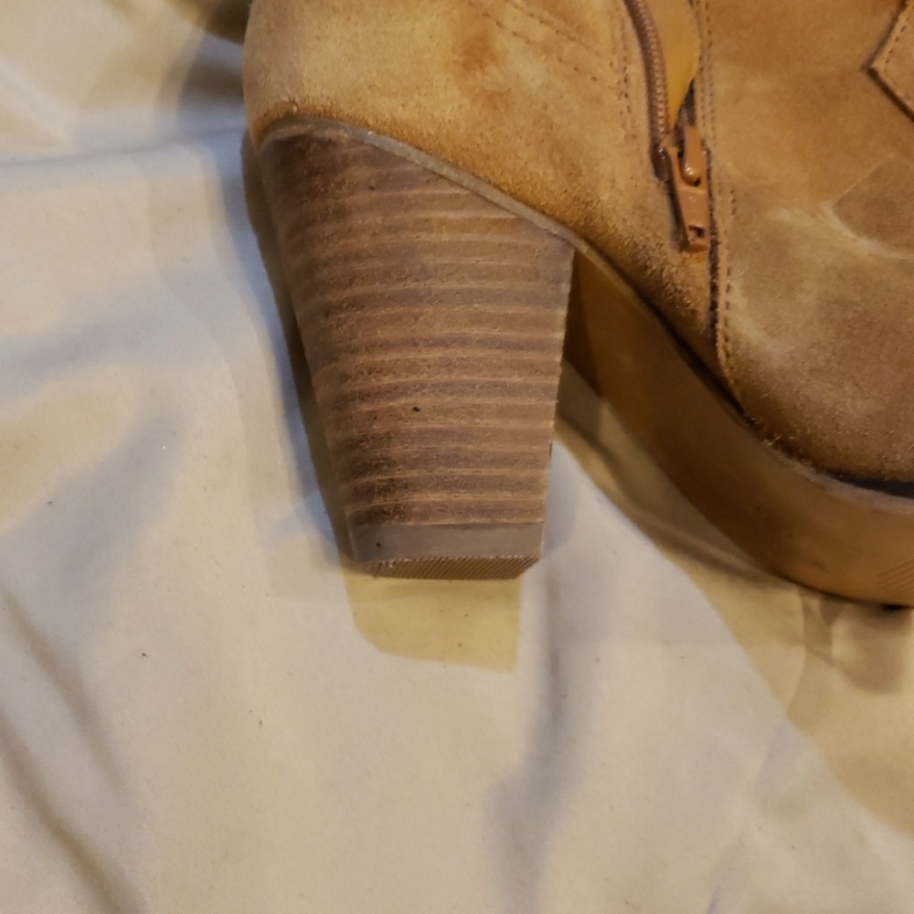 Boots - Picture 3 of 4